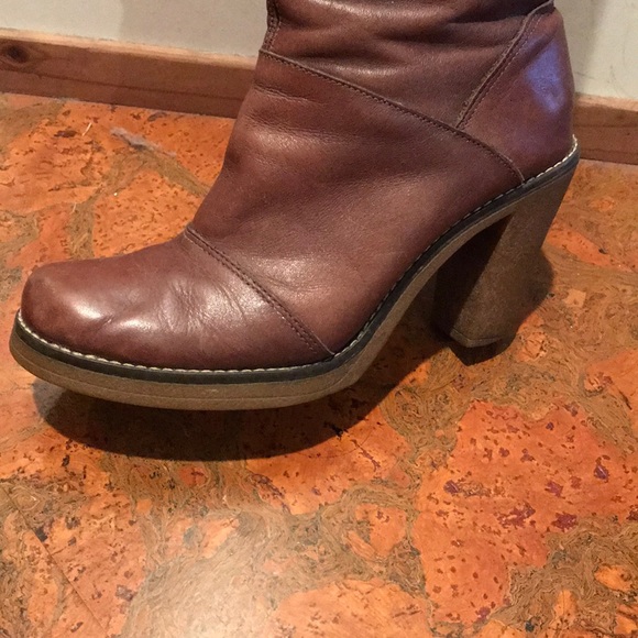 Mid-calf leather boots with heart patches - Picture 6 of 10